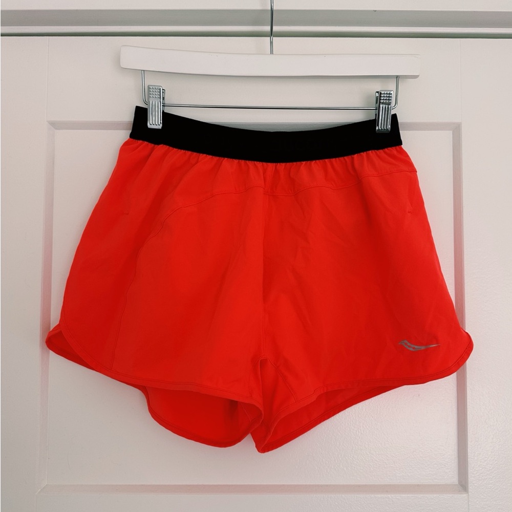 Saucony Men’s 2.5” OUTPACE Running Split Short- Bright Red/Orange NWT